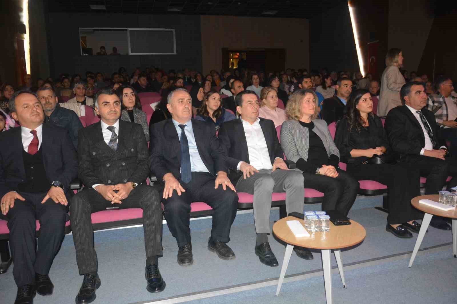 &Ouml;ğretmenlerden Cumhuriyet&rsquo;in 100&rsquo;&uuml;nc&uuml; yılına &ouml;zel konser
