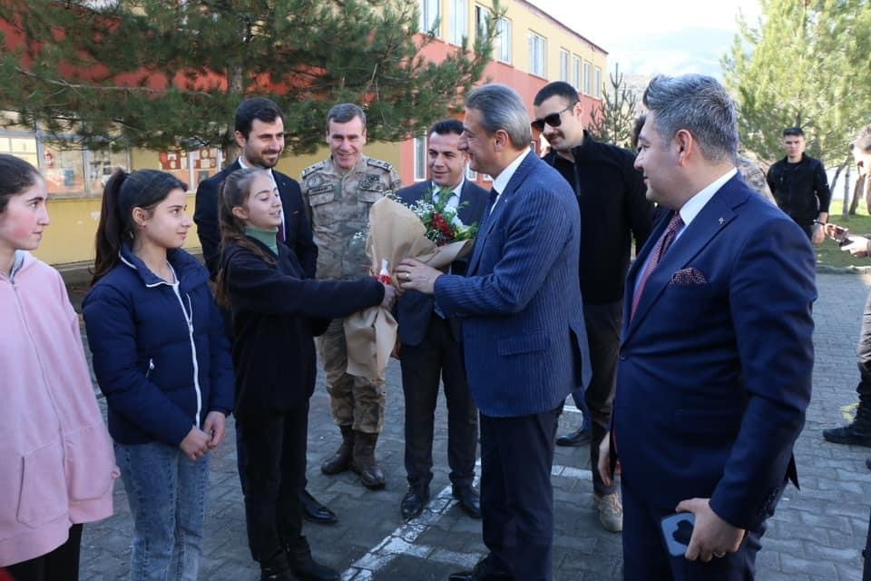 Bitlis Valisi Erol Karaömeroğlu’ndan Hizan’a ziyaret