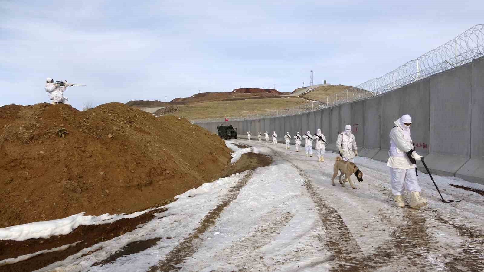 Van-İran sınırında inşa edilen duvarın Saray etabı tamamlandı
