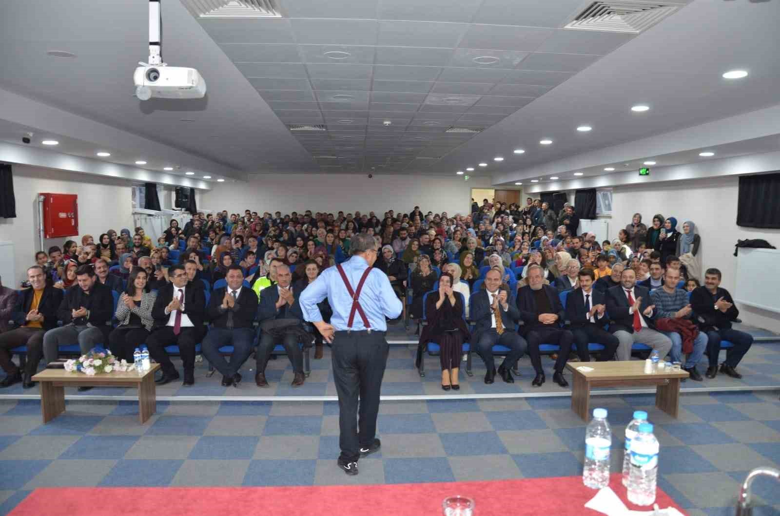 Tercan&rsquo;da Hayati İnan&ccedil; s&ouml;yleşisine yoğun ilgi
