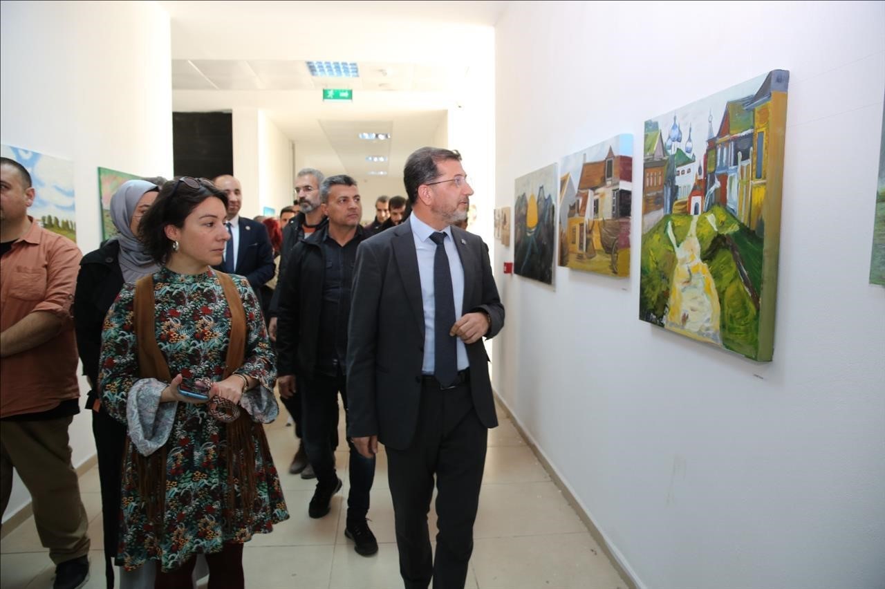 Şırnak Üniversitesi öğrencileri ‘Cumhuriyetimizin 100. Yılı’ konulu resim sergisi açtı