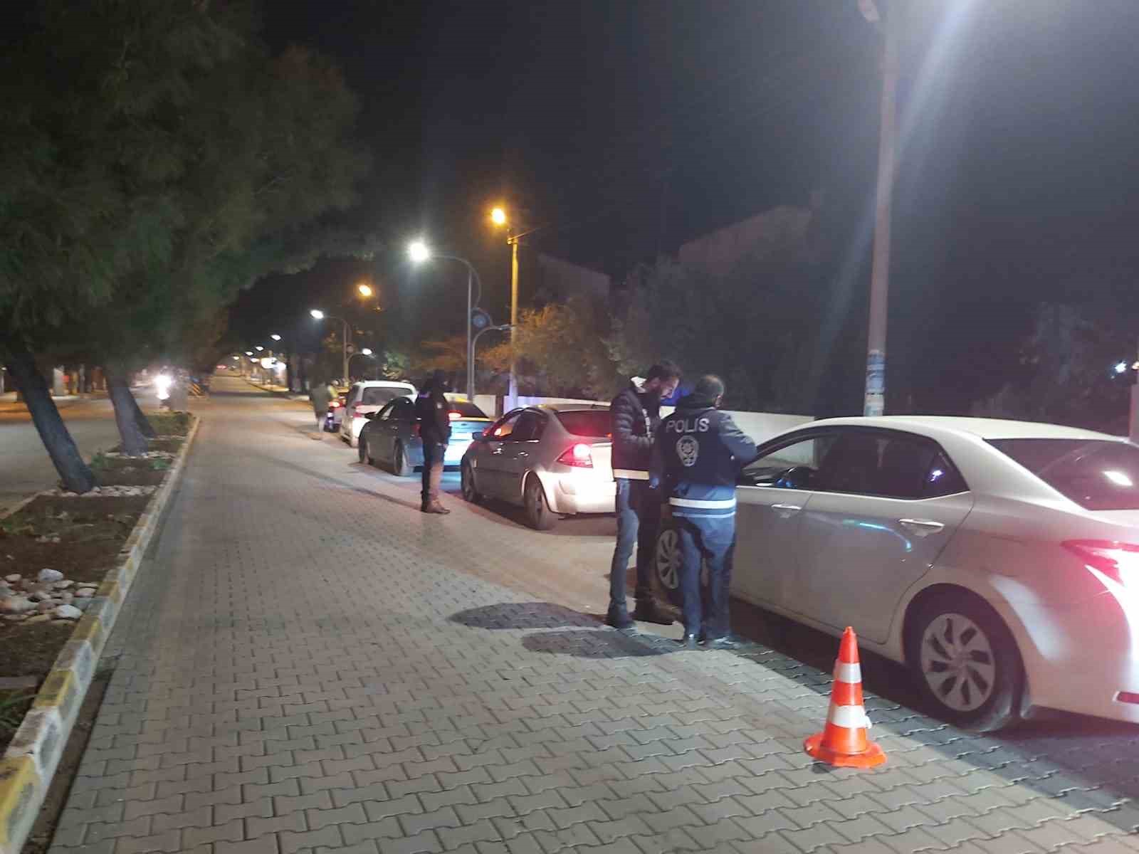 Burhaniye&rsquo;de şok asayiş uygulamasında silah ve uyuşturucu yakalandı
