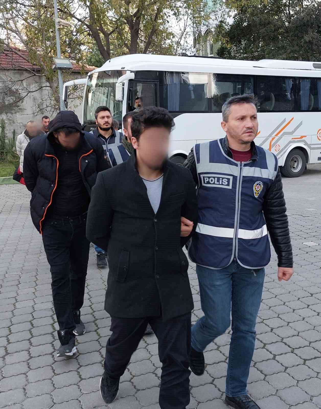Samsun'da 53 kişiyi internet üzerinden dolandıran 11 şahıs adliyeye sevk edildi