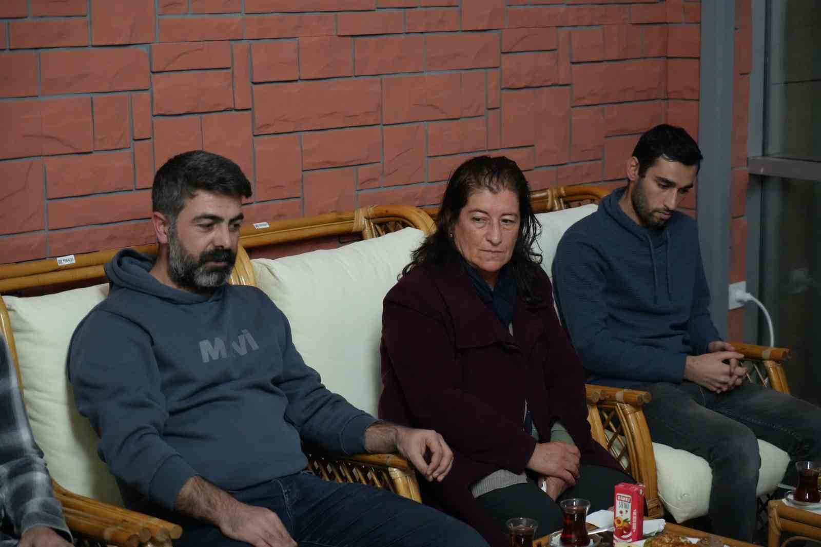 Depremzede kadın kendini kurtaran ekibi aylar sonra ziyaret etti