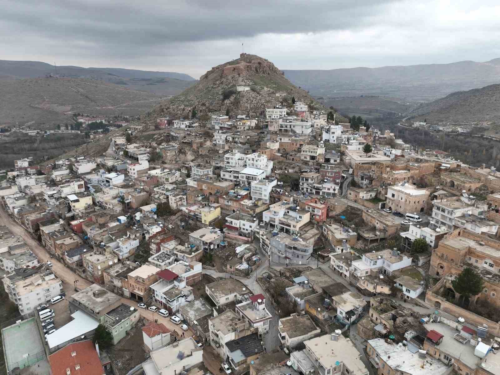 Mardin genelinde yol &ccedil;alışmaları devam ediyor
