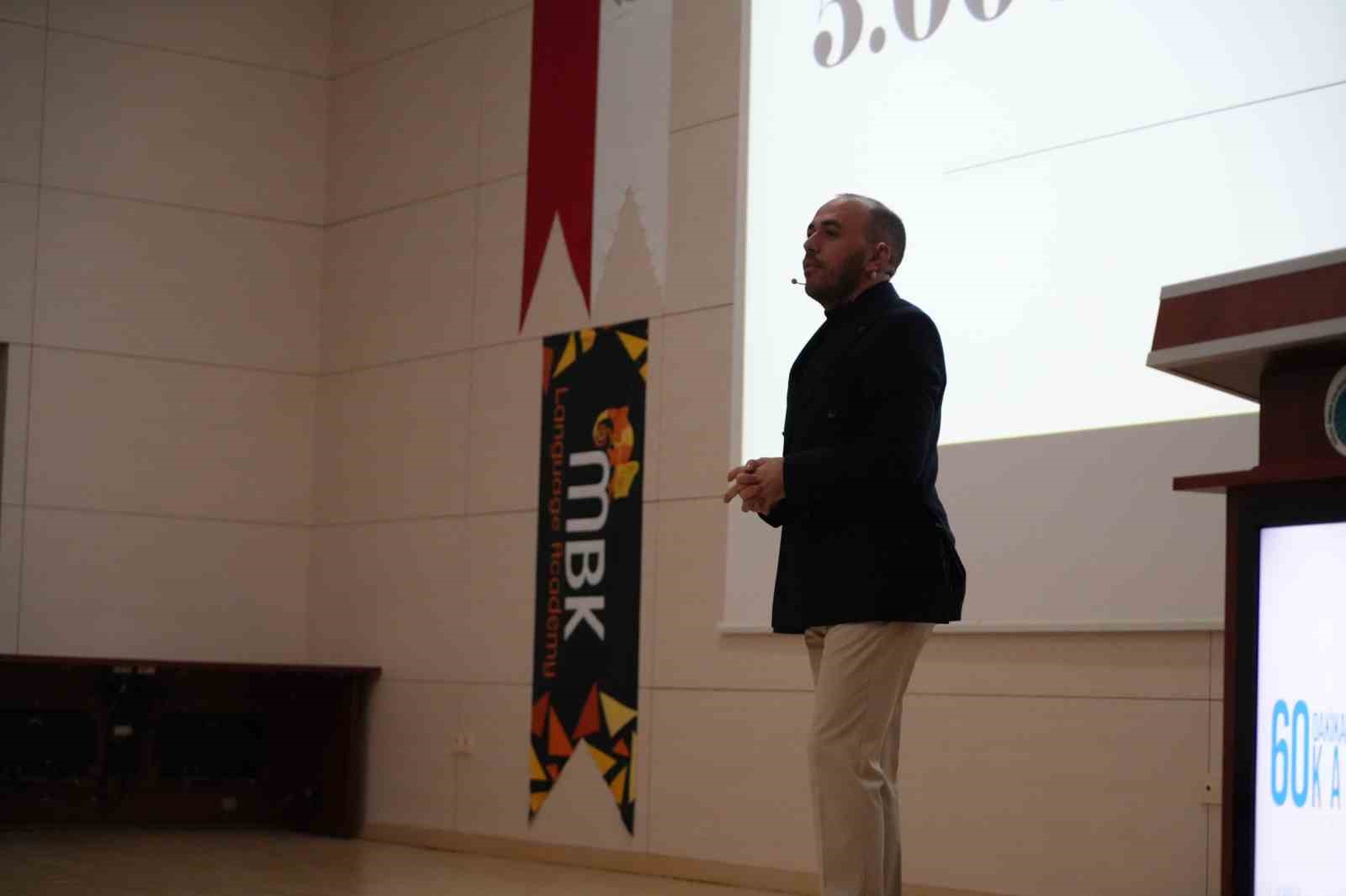 &Ouml;ğretmen Murat B&uuml;y&uuml;kkaya: "İngilizce d&uuml;nyanın en kolay &ouml;ğrenebilen dili"
