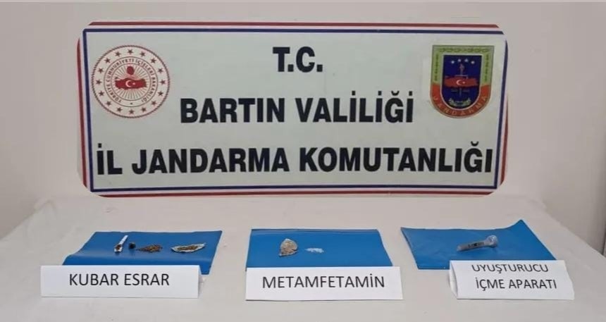 Jandarma zehir tacirlerine ve sigara kaçakçılarına göz açtırmıyor