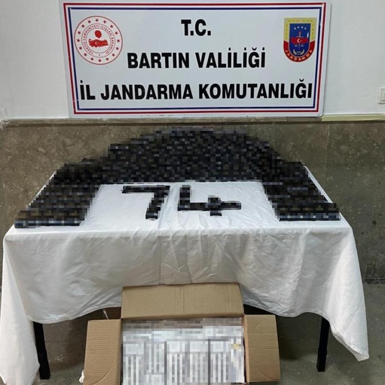 Jandarma zehir tacirlerine ve sigara kaçakçılarına göz açtırmıyor
