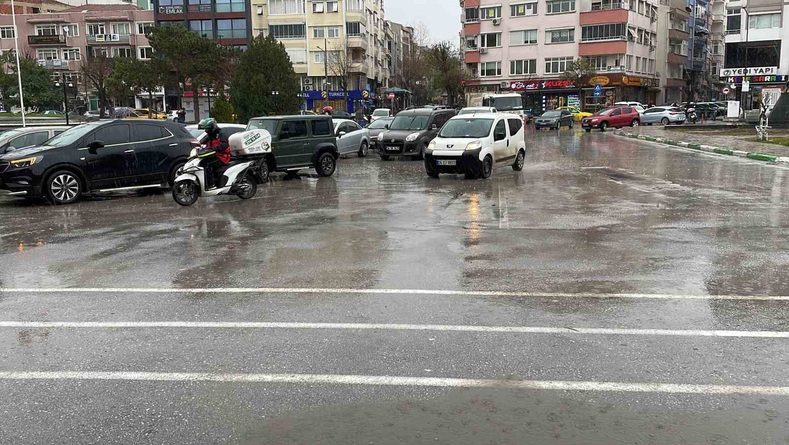 Kırklareli&rsquo;de sağanak yağış etkili oluyor
