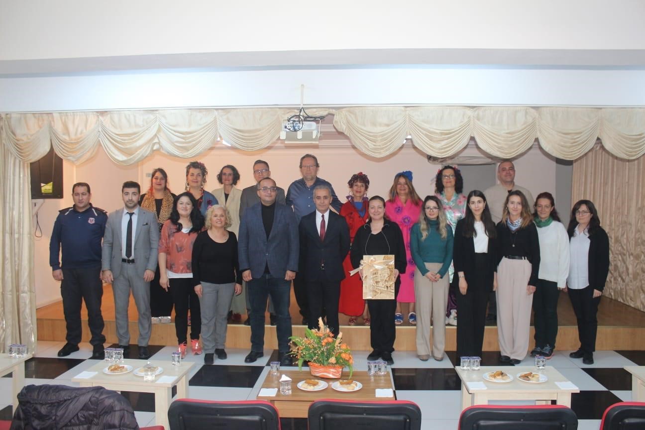 Bandırma&rsquo;da h&uuml;k&uuml;ml&uuml;lere y&ouml;nelik tiyatro oyunu sergilendi
