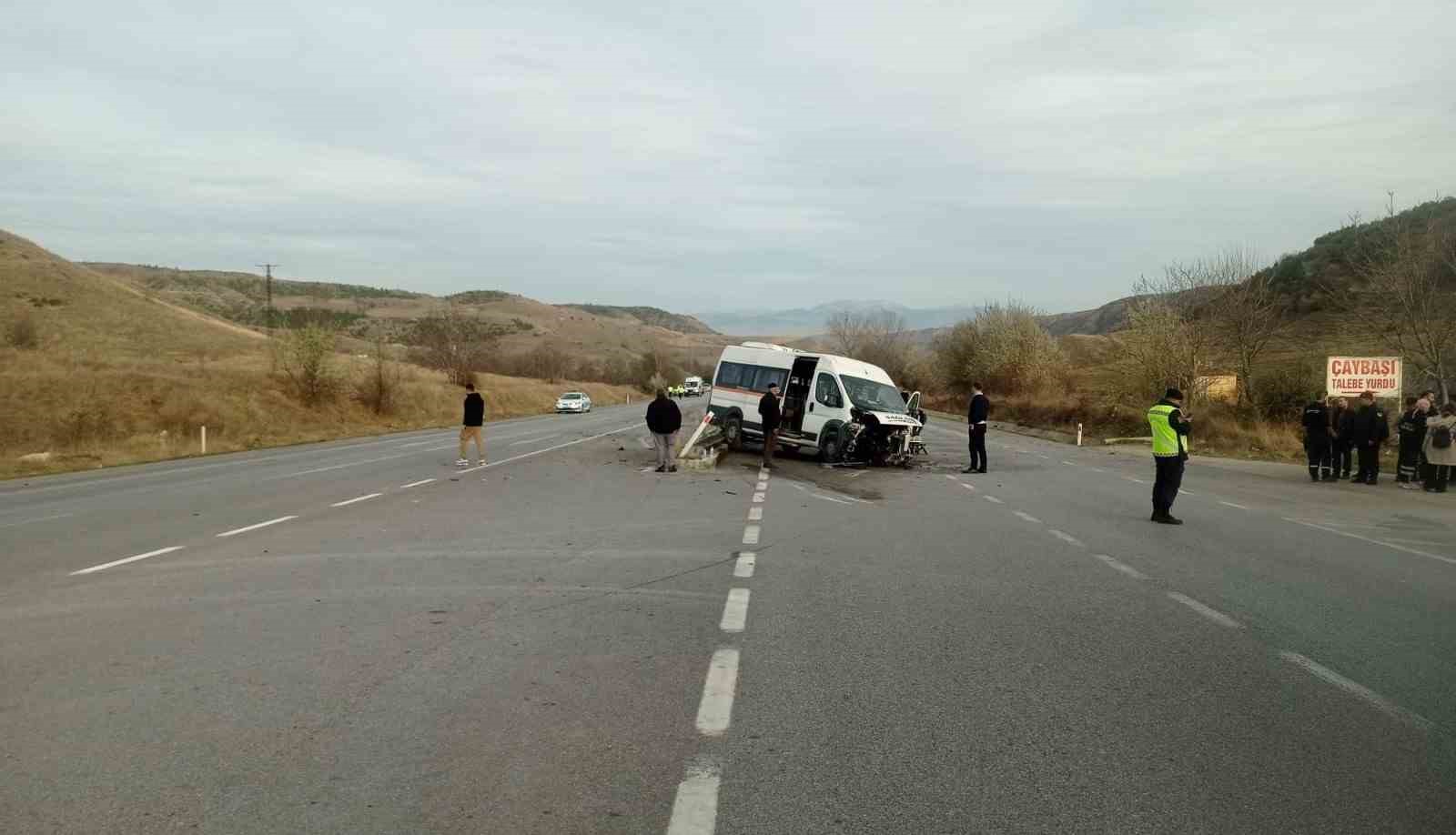 Amasya’da zincirleme kaza: 5’i öğrenci 7 yaralı