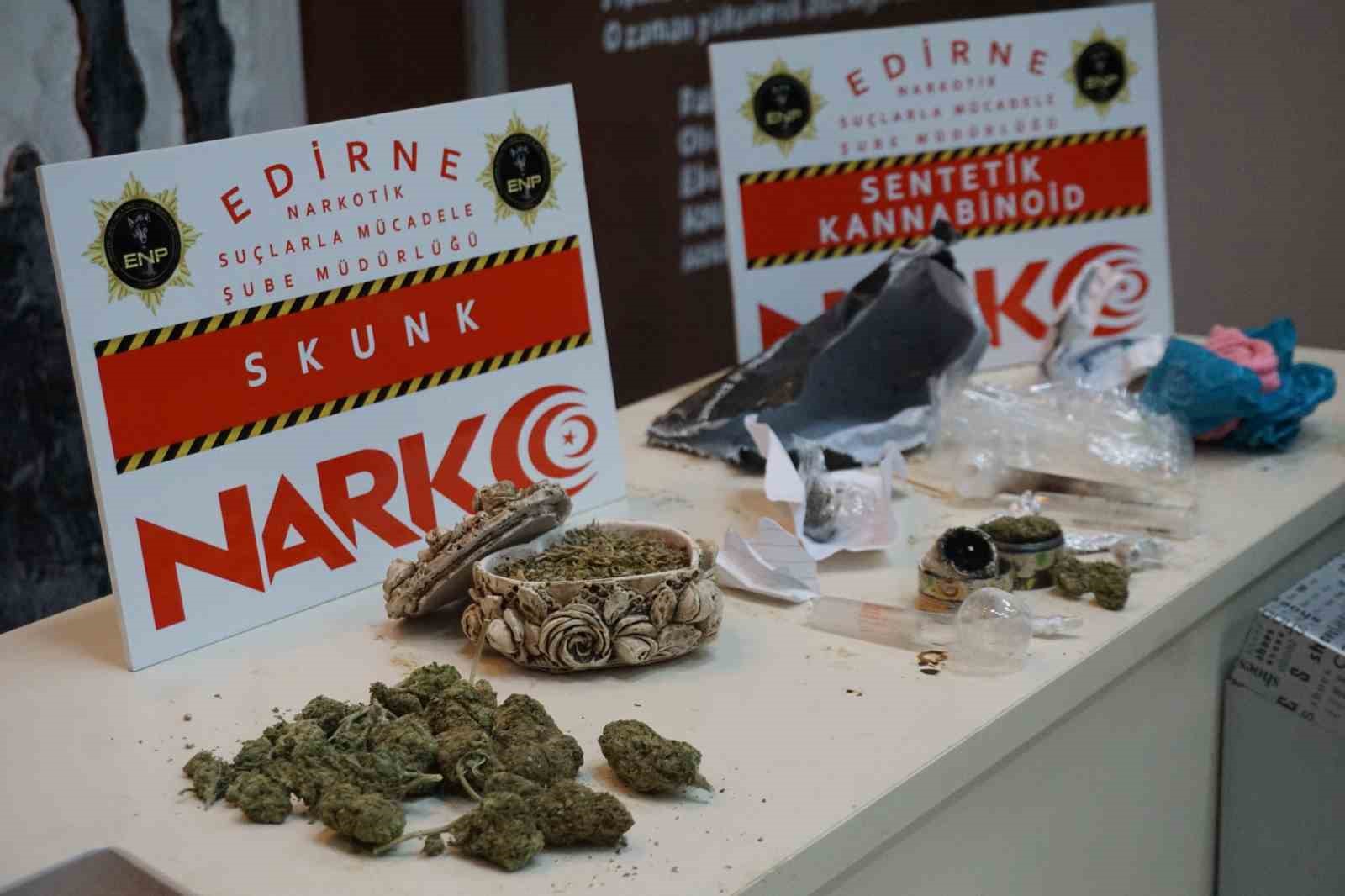 Edirne&rsquo;de zehir tacirleri kıskıvrak yakalandı
