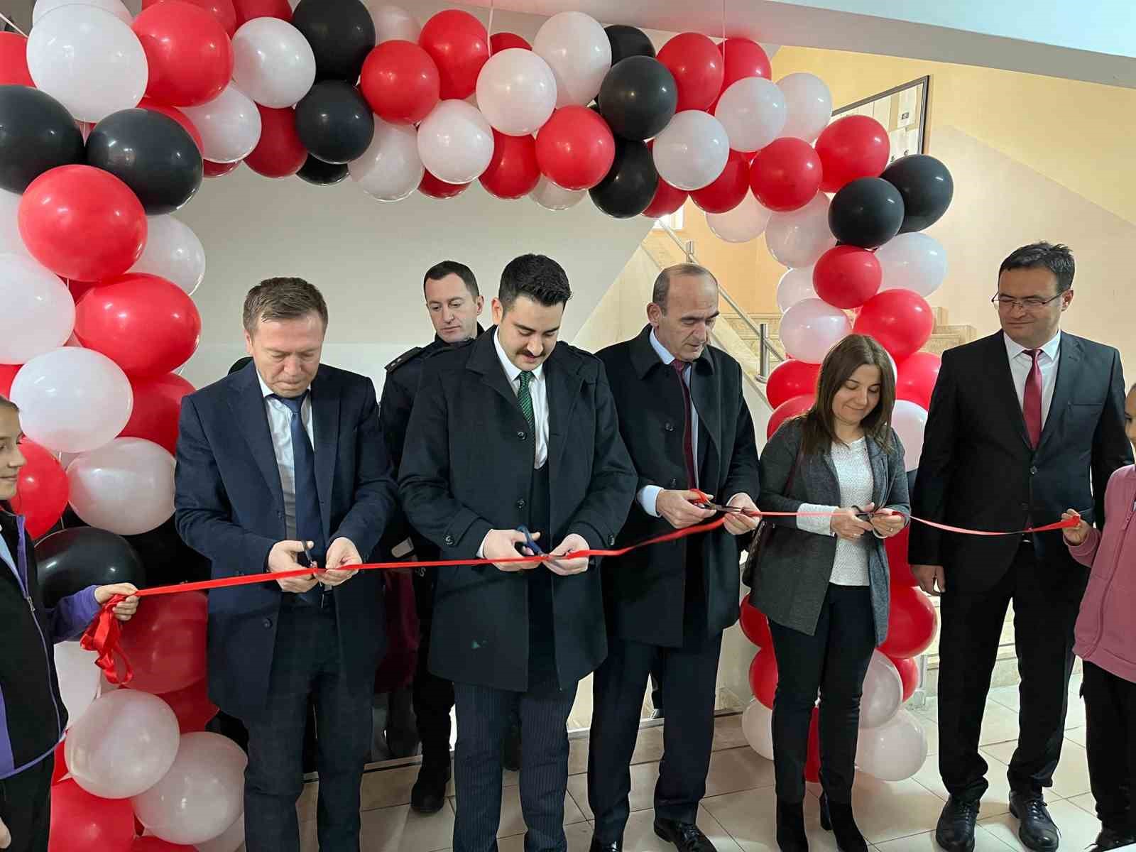 Çavdarhisar’da Bilim Fuarı açıldı