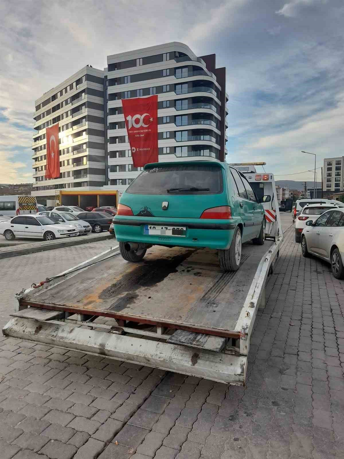 Balıkesir’de çevreyi rahatsız eden 42 araca ceza yağdı