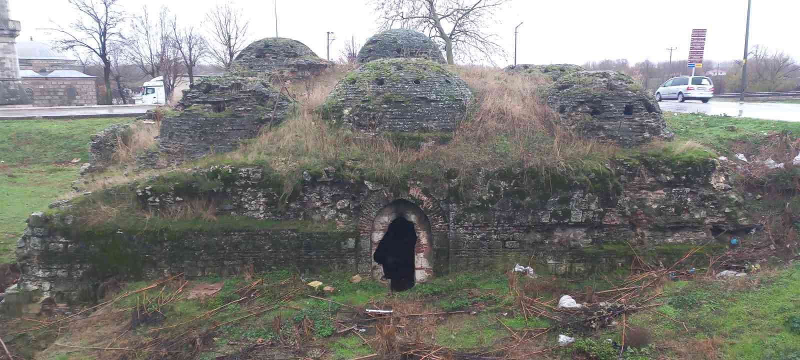 Kendi haline terk edilen tarihi eserlere bakanlık sahip &ccedil;ıktı
