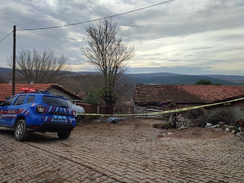 Garip &ccedil;obanın kayıp koyunlarını jandarma dronu buldu
