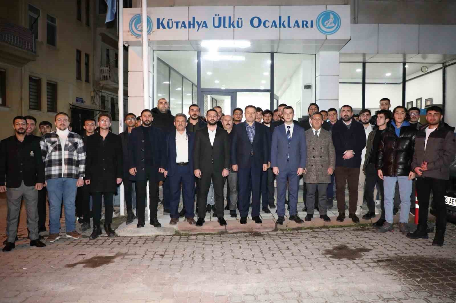 Vali Musa Işın, Ülkü Ocakları’nda gençlerle bir araya geldi