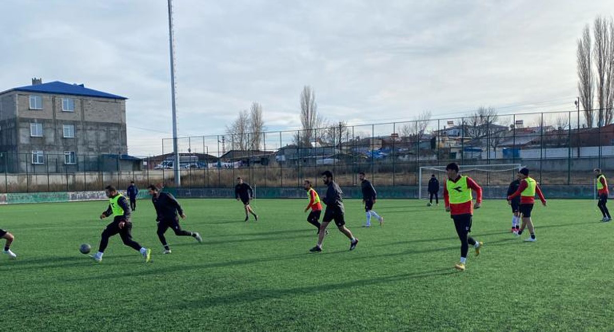 Kars 36 Spor hazırlıklarını s&uuml;rd&uuml;r&uuml;yor
