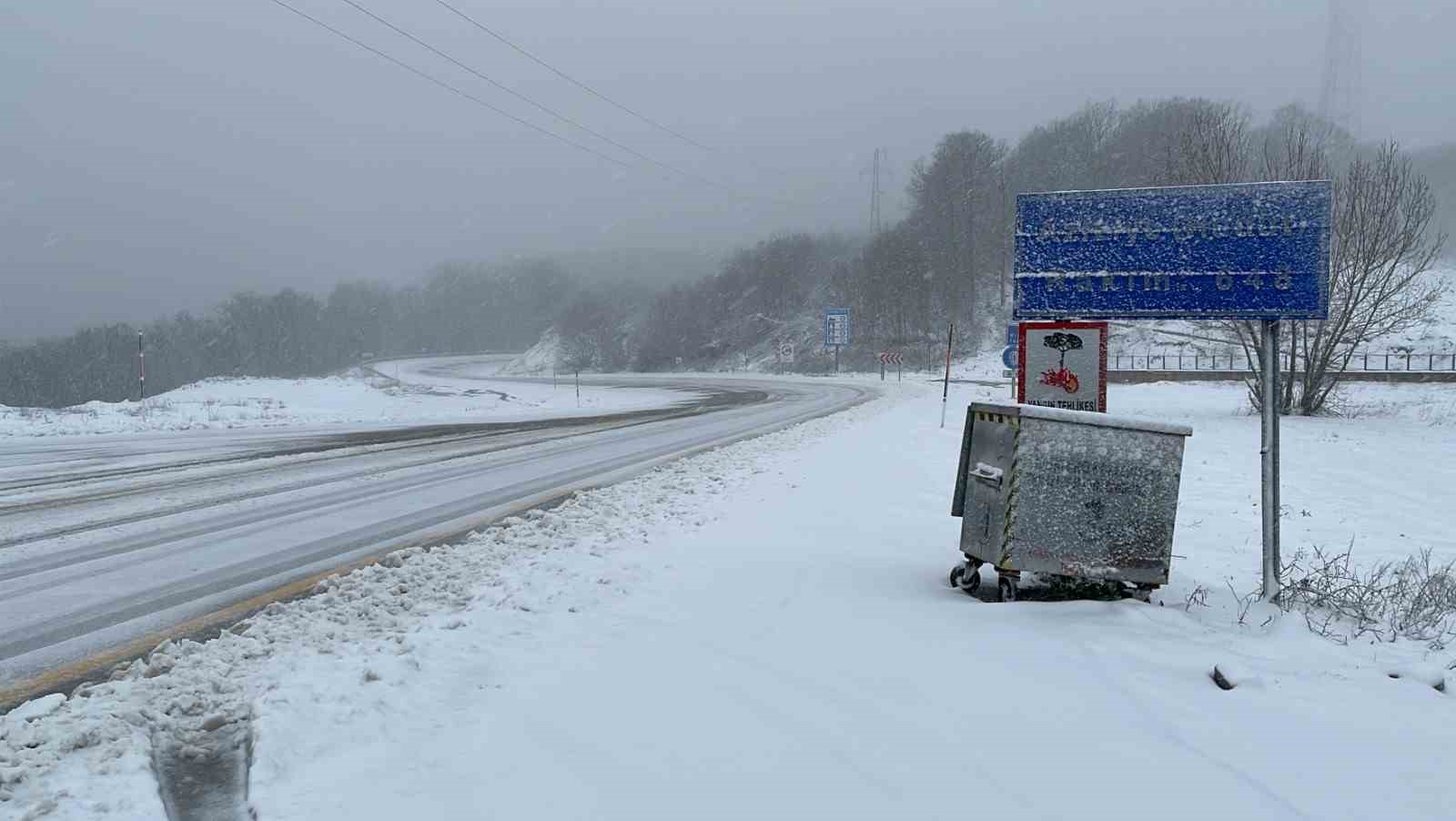 Meteoroloji uyarmıştı: Kırklareli&rsquo;nin y&uuml;ksek kesimlerinde kar etkili oluyor
