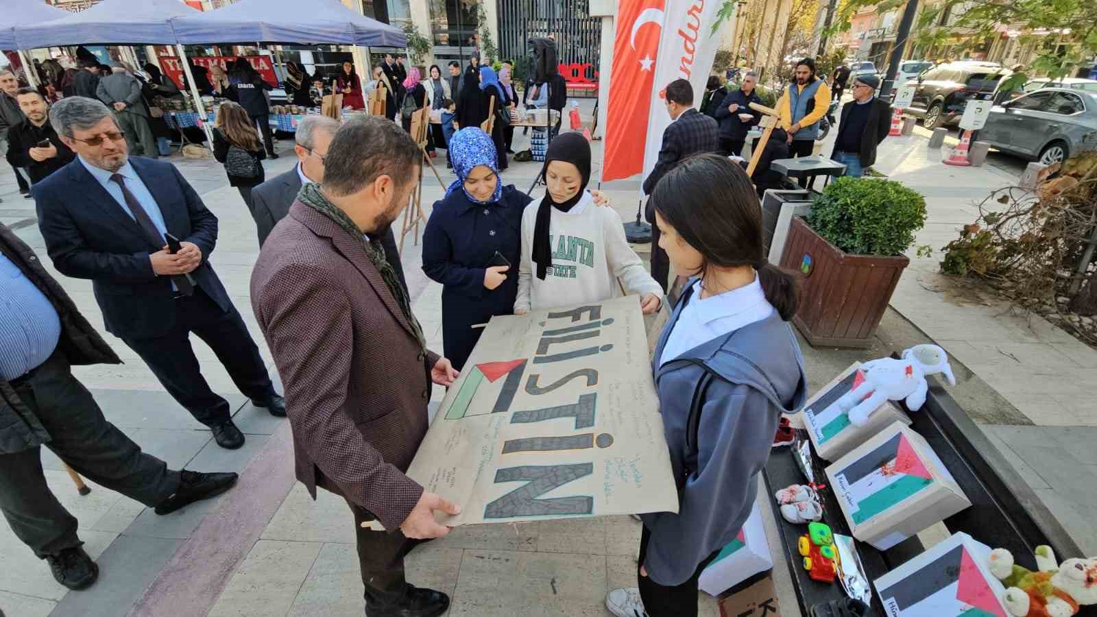 Ortaokul öğrencilerinden Filistin’e yardım