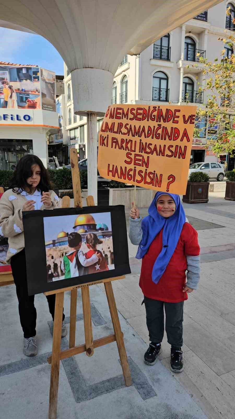 Ortaokul öğrencilerinden Filistin’e yardım