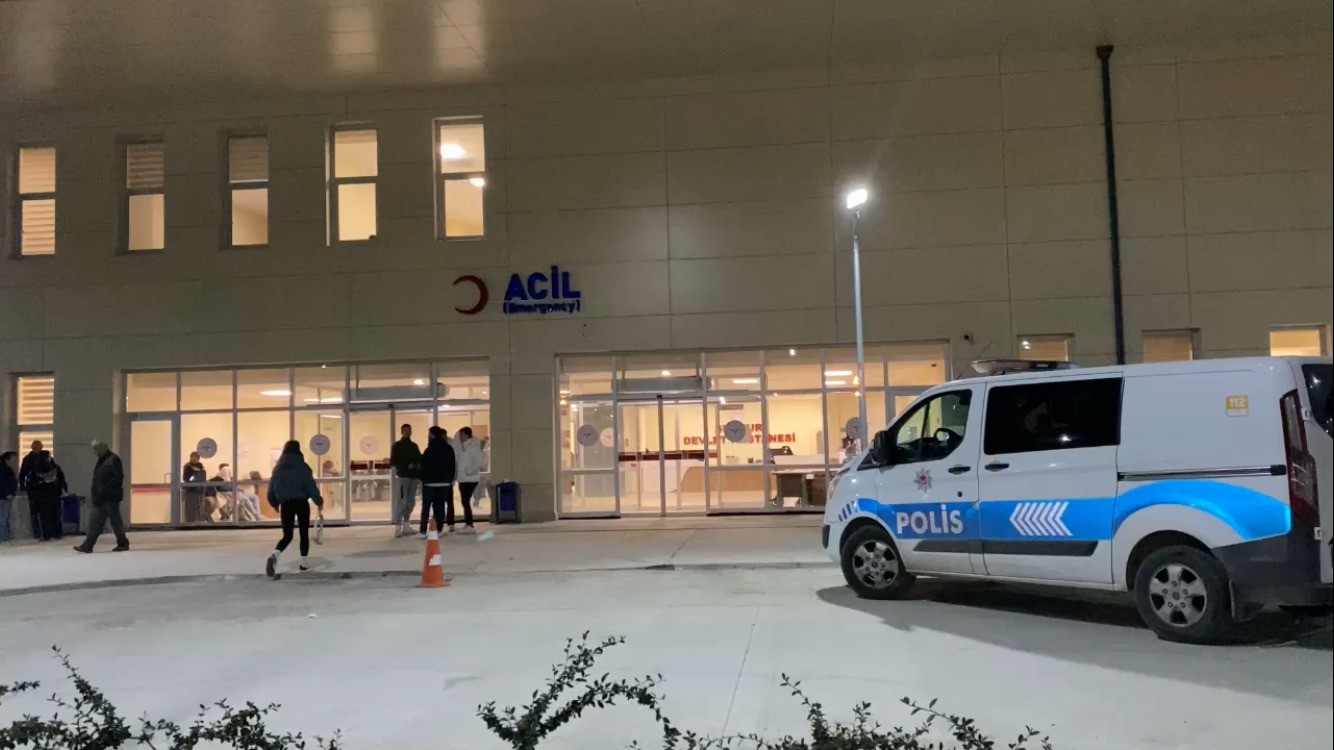 Burdur’da husumetli gençler arasında çıkan tartışmada kan aktı, 1 kişi bıçakla yaralandı