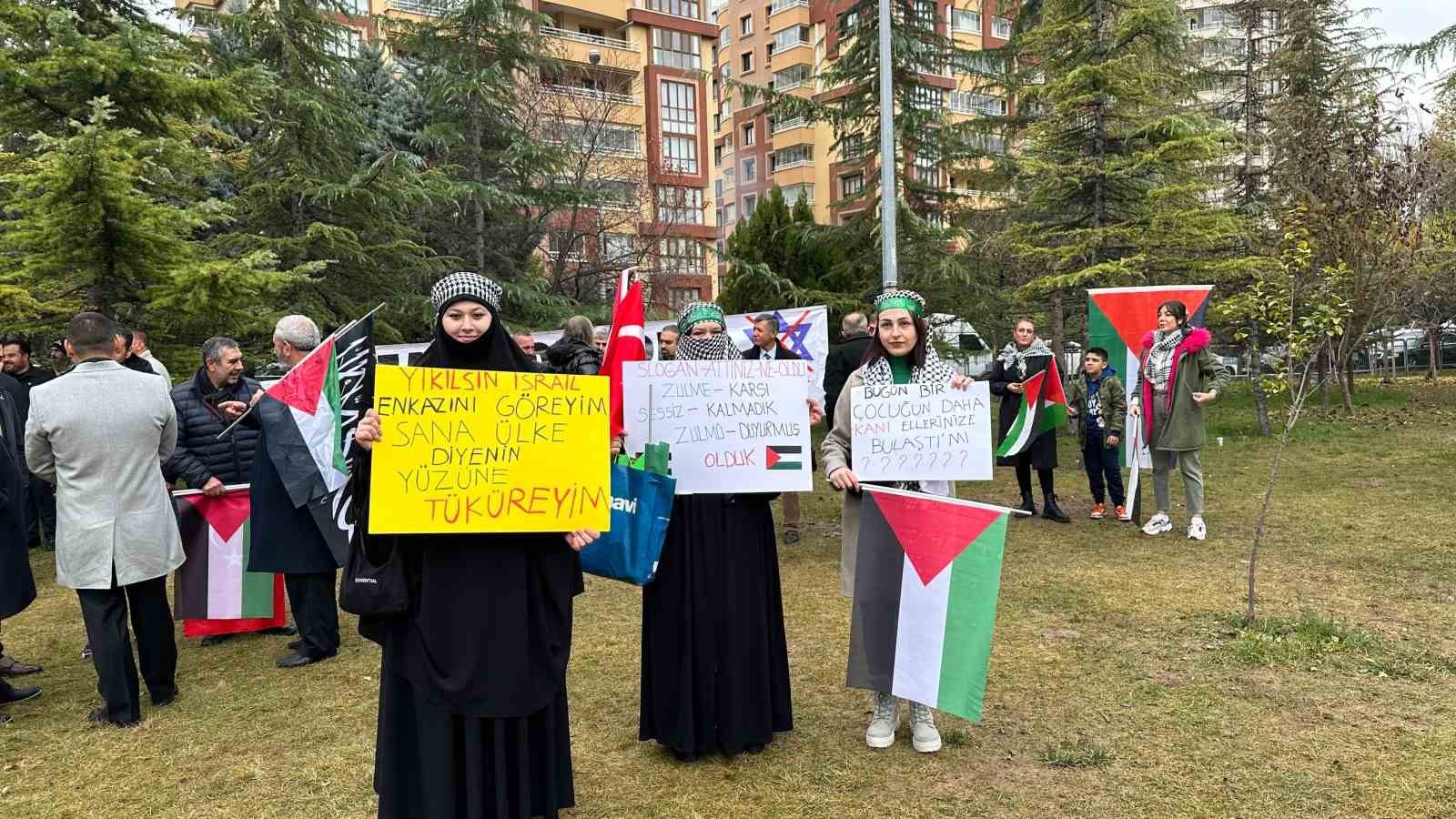 Yeniden Refah Partisi İsrail’in Gazze’deki saldırılarını protesto etti