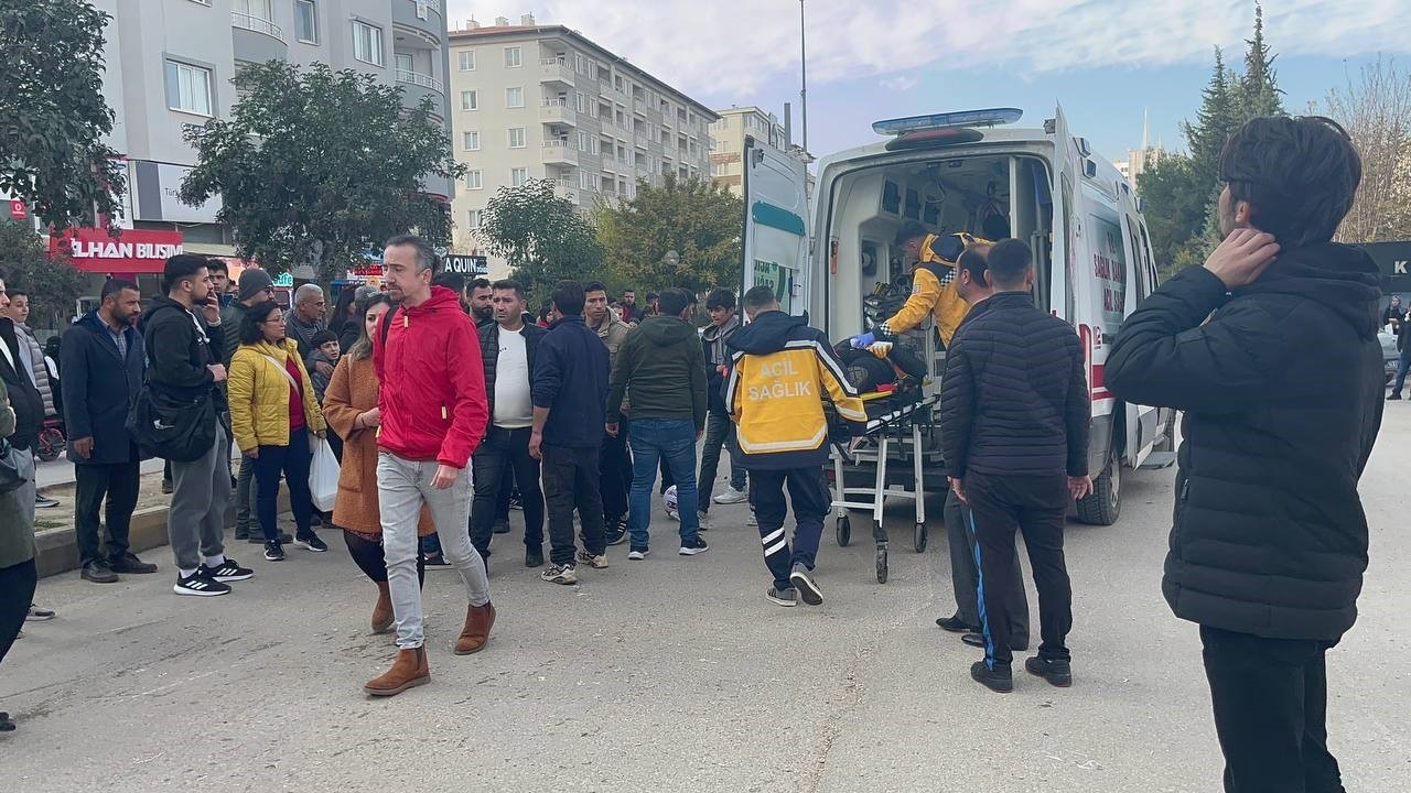 Kilis’te motosiklet yayaya çarptı: 2 ağır yaralı