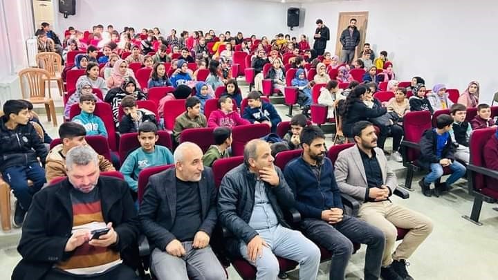 &Ccedil;ermik&rsquo;te &ouml;ğrencilerden tiyatro ş&ouml;leni
