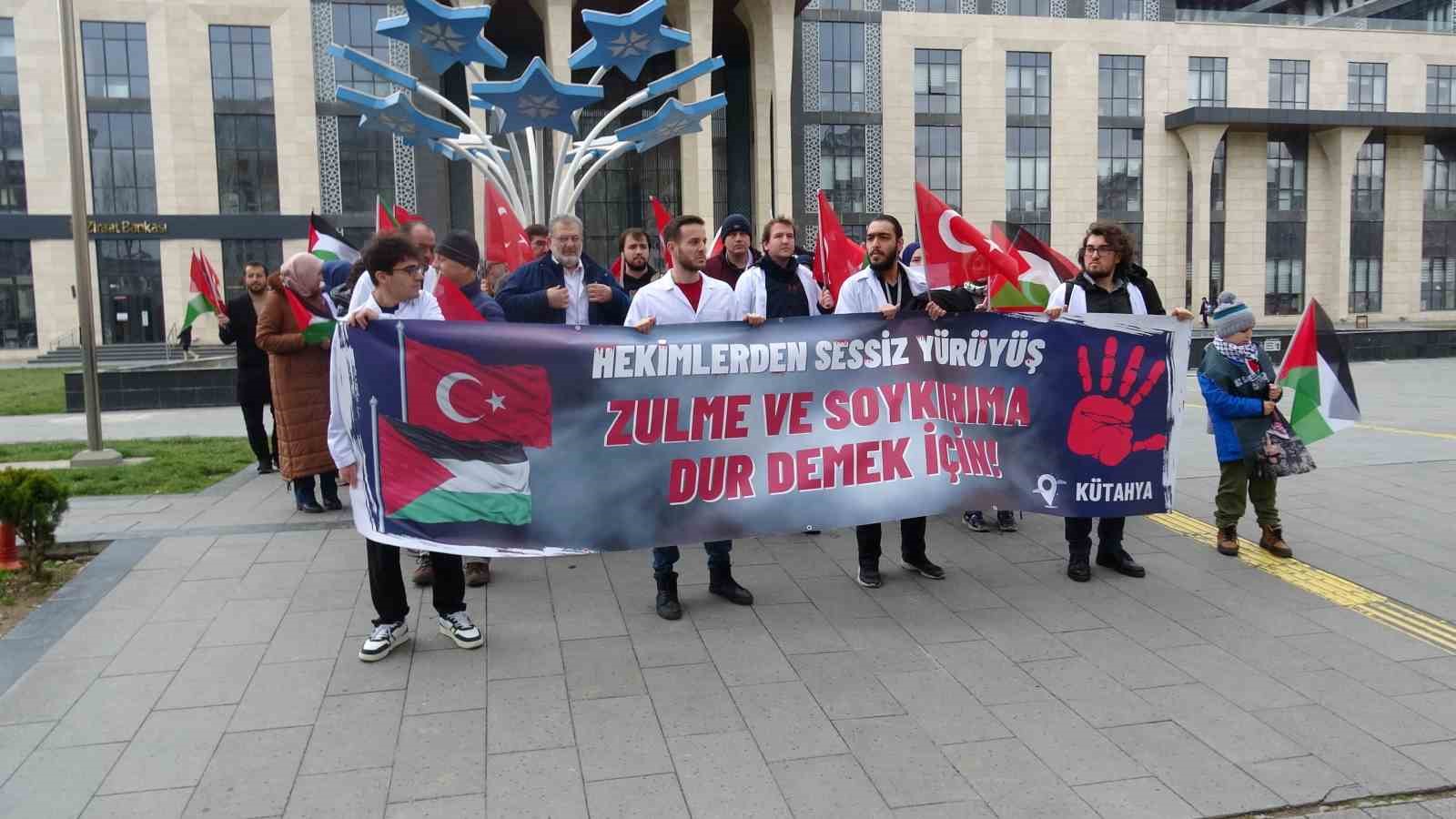 Sağlık çalışanlarından Filistin için "sessiz yürüyüş"