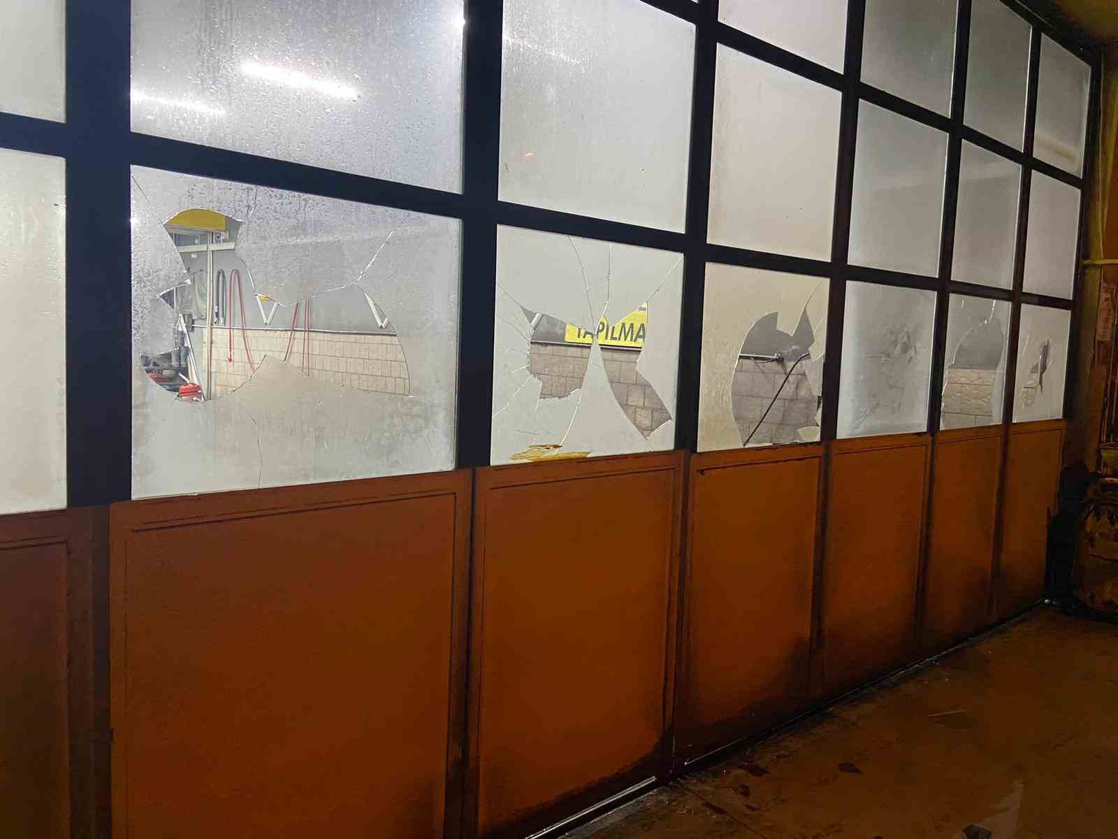 Burdur’da alkollü adam oğlunun iş yerini taşladıktan sonra kaza yaptı: 1 yaralı