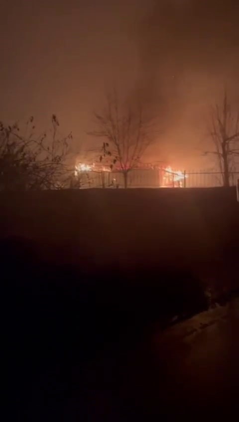 Ahşap ev alev alev yandı
