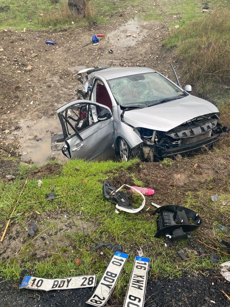 Balıkesir’de ters yönden gelip refüjü aşan araç dehşet saçtı: 8 yaralı