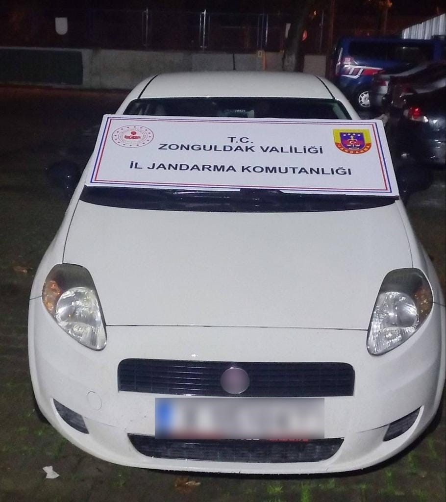 Otomobili yasadışı yollarla T&uuml;rkiye&rsquo;ye sokmuşlar
