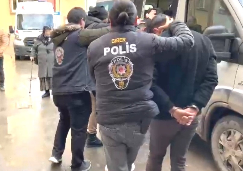Kütahya ve Mersin’de eş zamanlı dolandırıcılık operasyonu: 5 şahıs tutuklandı