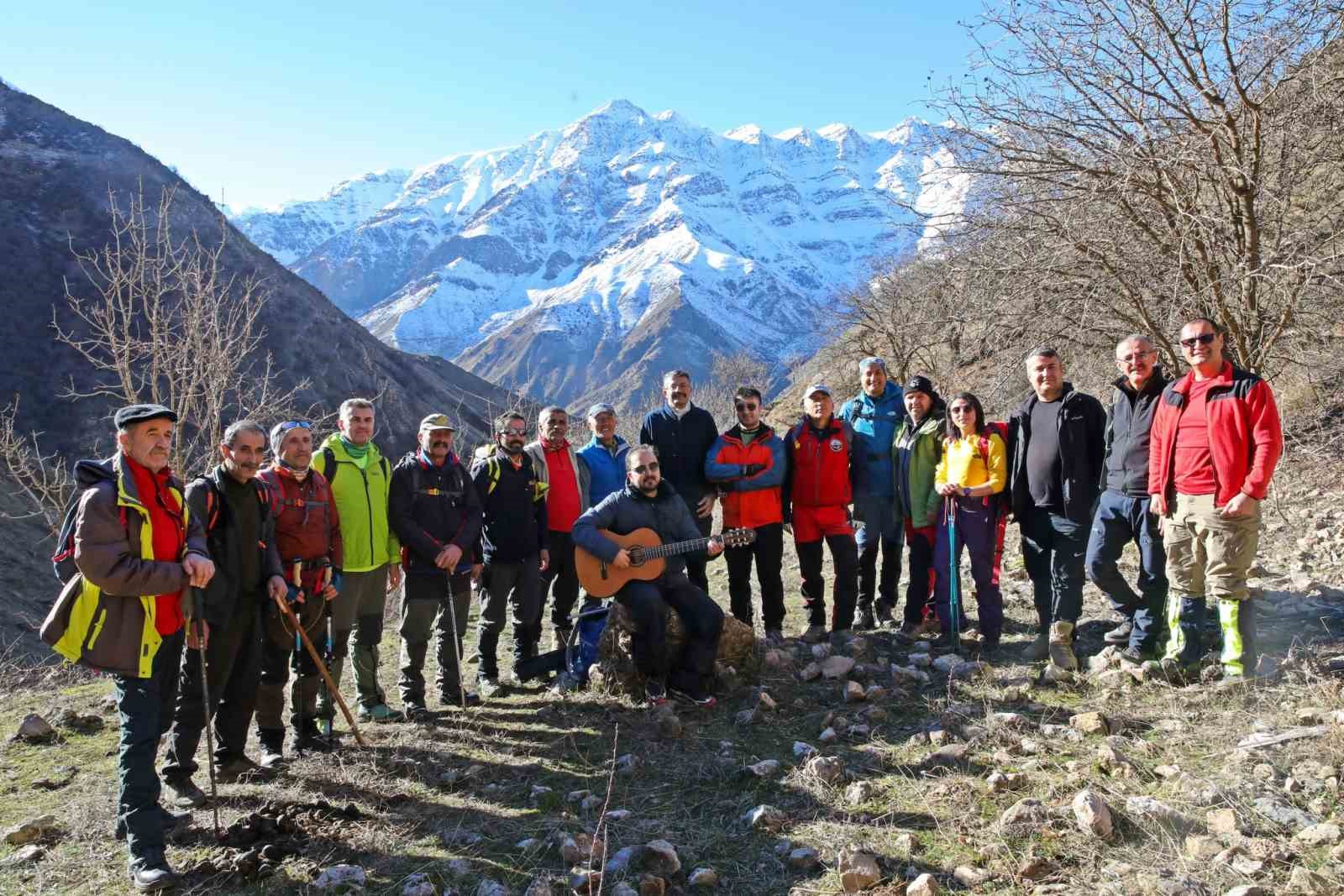 Vali Ali Çelik’ten Beyaz Dağı’na tırmanış