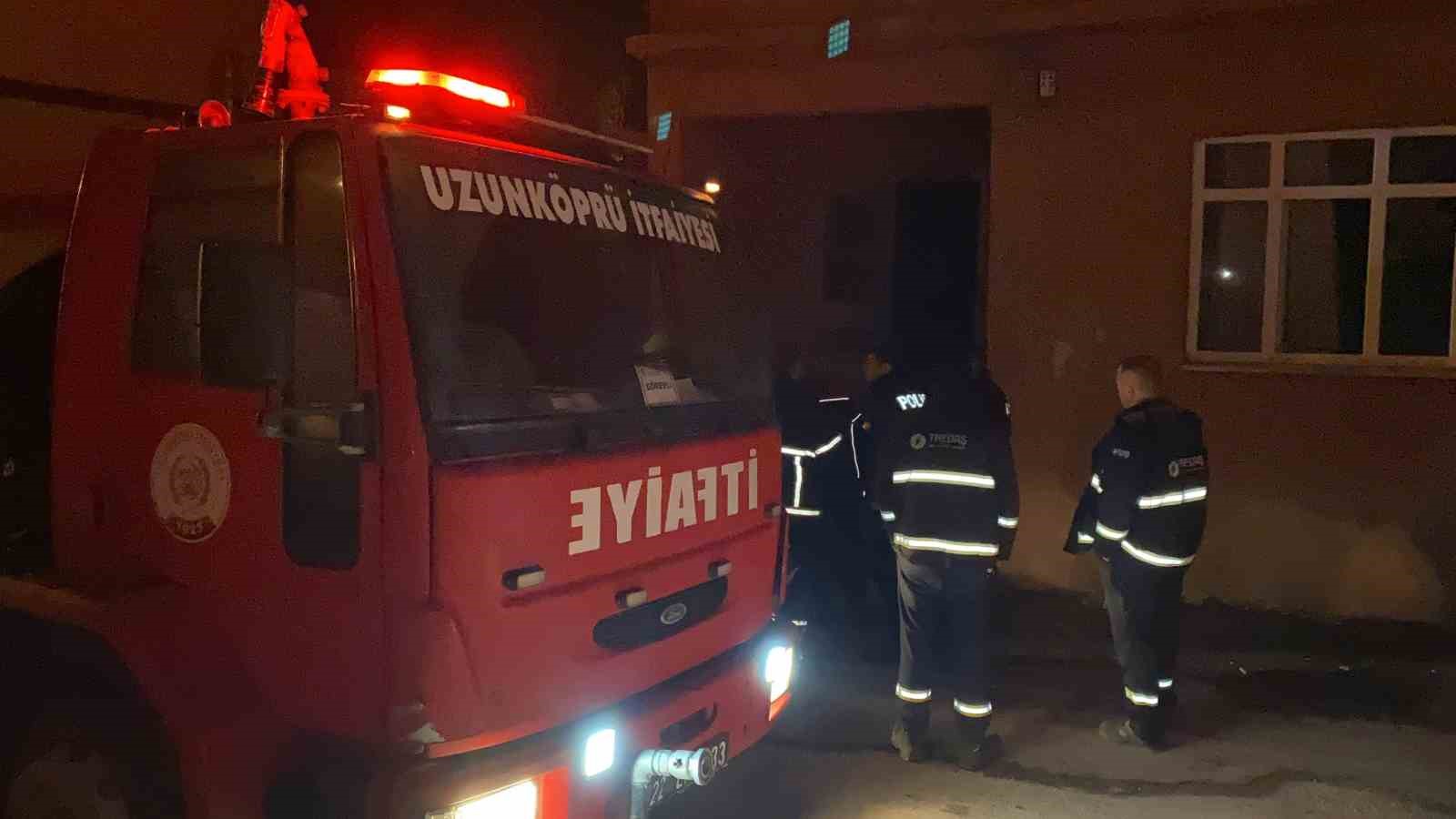 Edirne&rsquo;de &ccedil;ıkan yangında 2 kişi dumandan etkilendi
