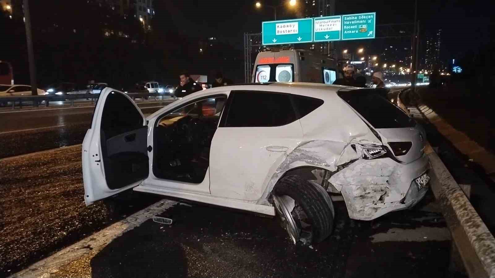 Ümraniye’de hatalı şerit değiştirme kazaya neden oldu: 2 yaralı