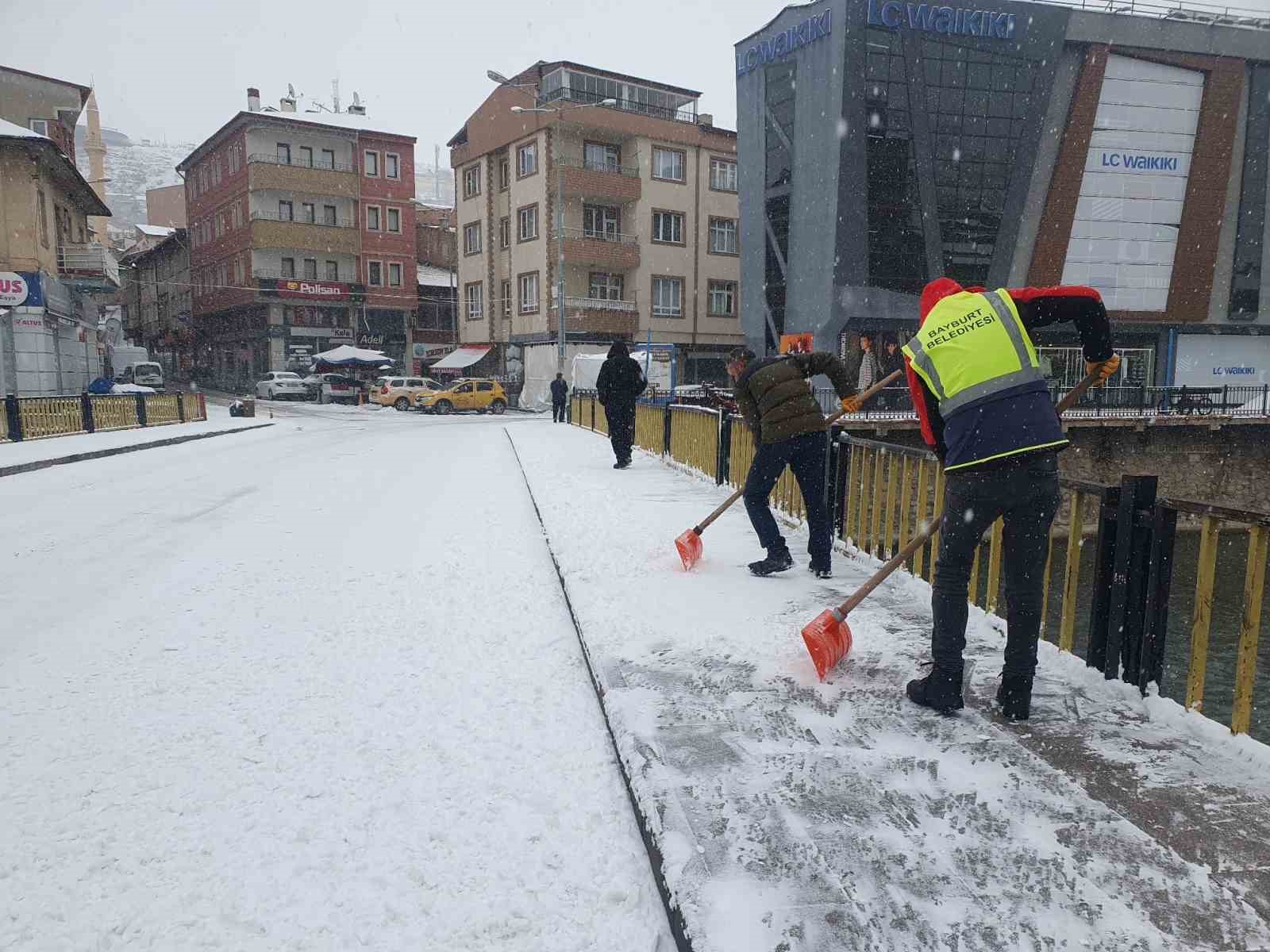 Bayburt’ta karla mücadele çalışması