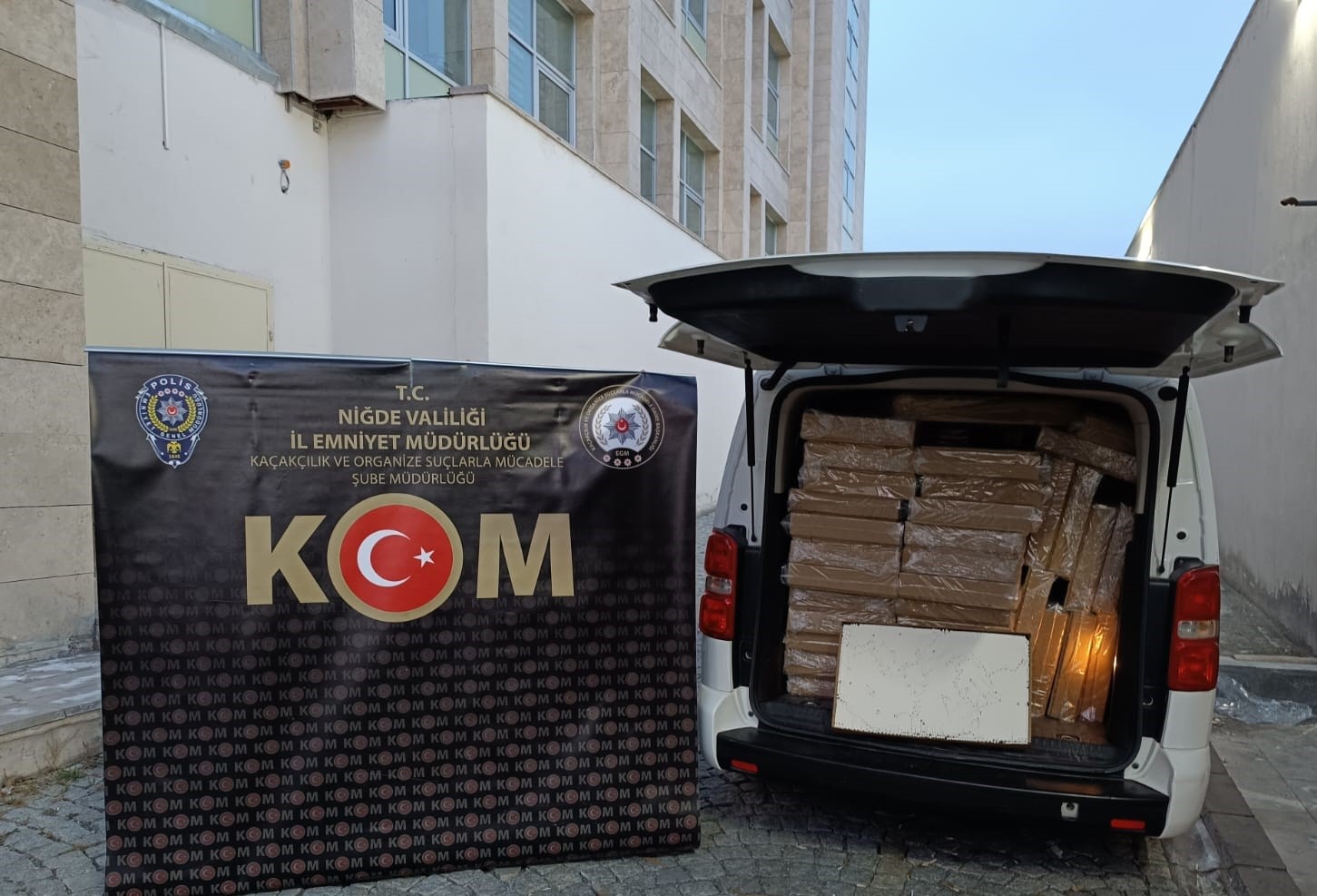 Niğde’de 850 bin adet dolu makaron ele geçirildi