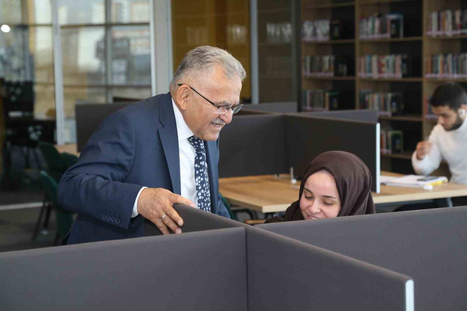 Başkan Büyükkılıç, gençlerle bir araya geldi