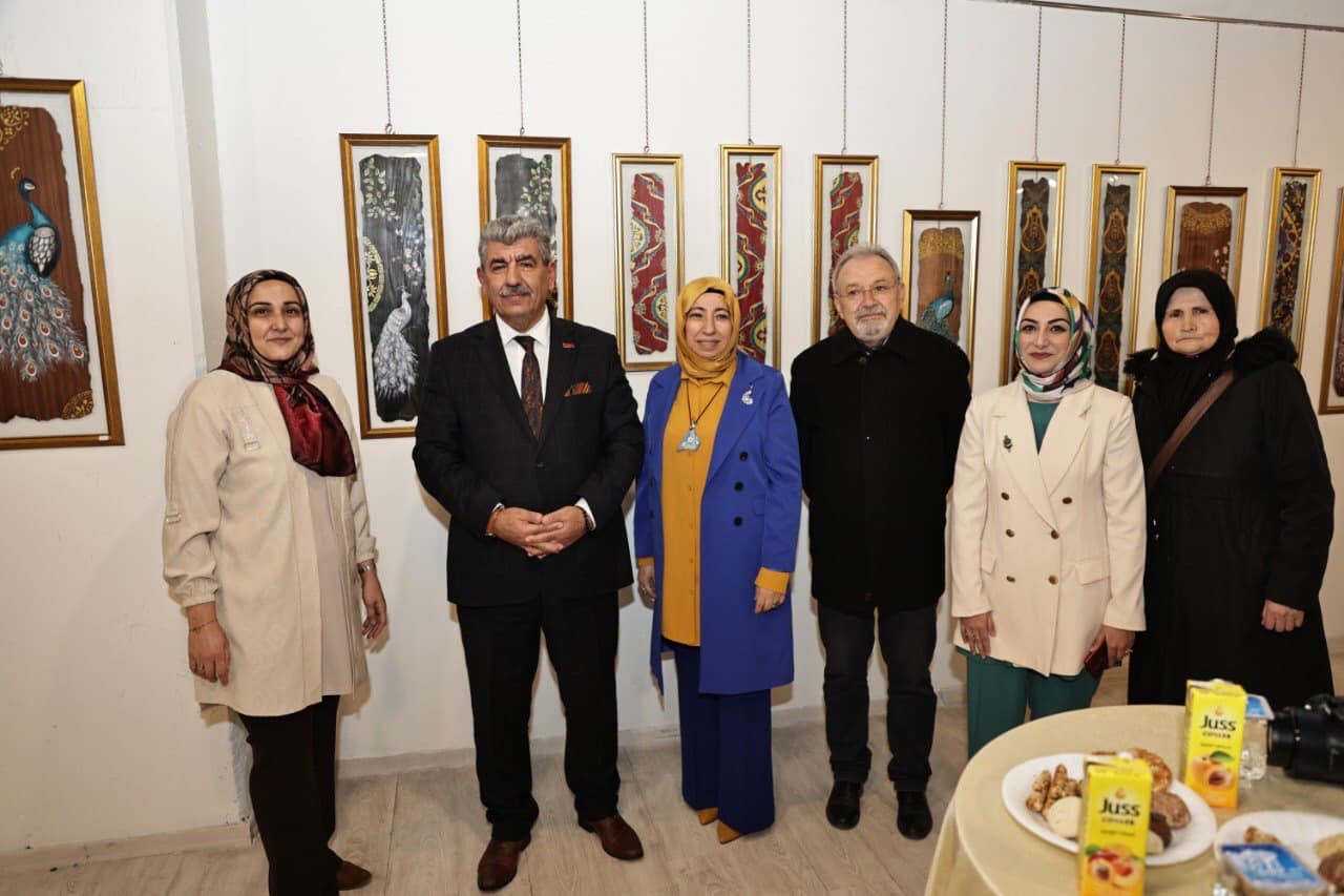 Selçuklu’dan günümüze gelen motifleri ağaç parçalarına işleyerek yaşatıyor