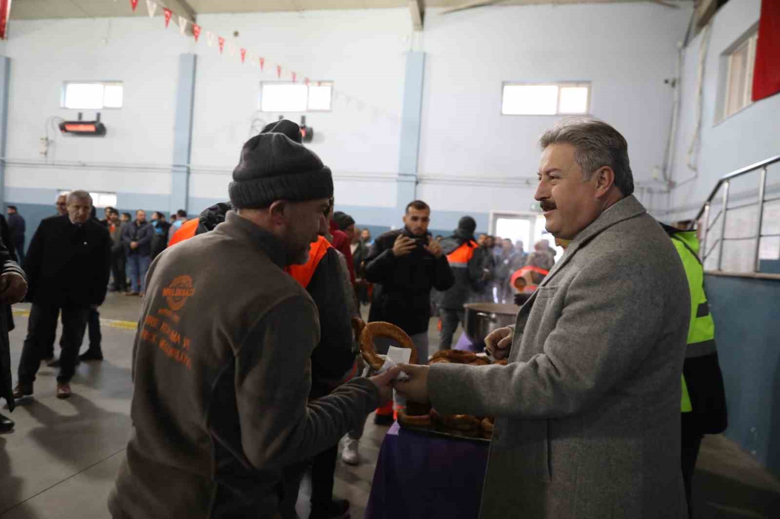 Başkan Palancıoğlu mesaiye, saha çalışanlarını ziyaret ederek başladı