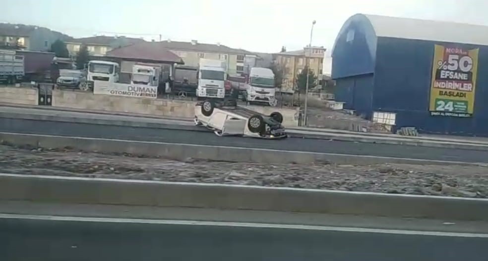 Kontrolden &ccedil;ıkan otomobil takla attı: 1 yaralı
