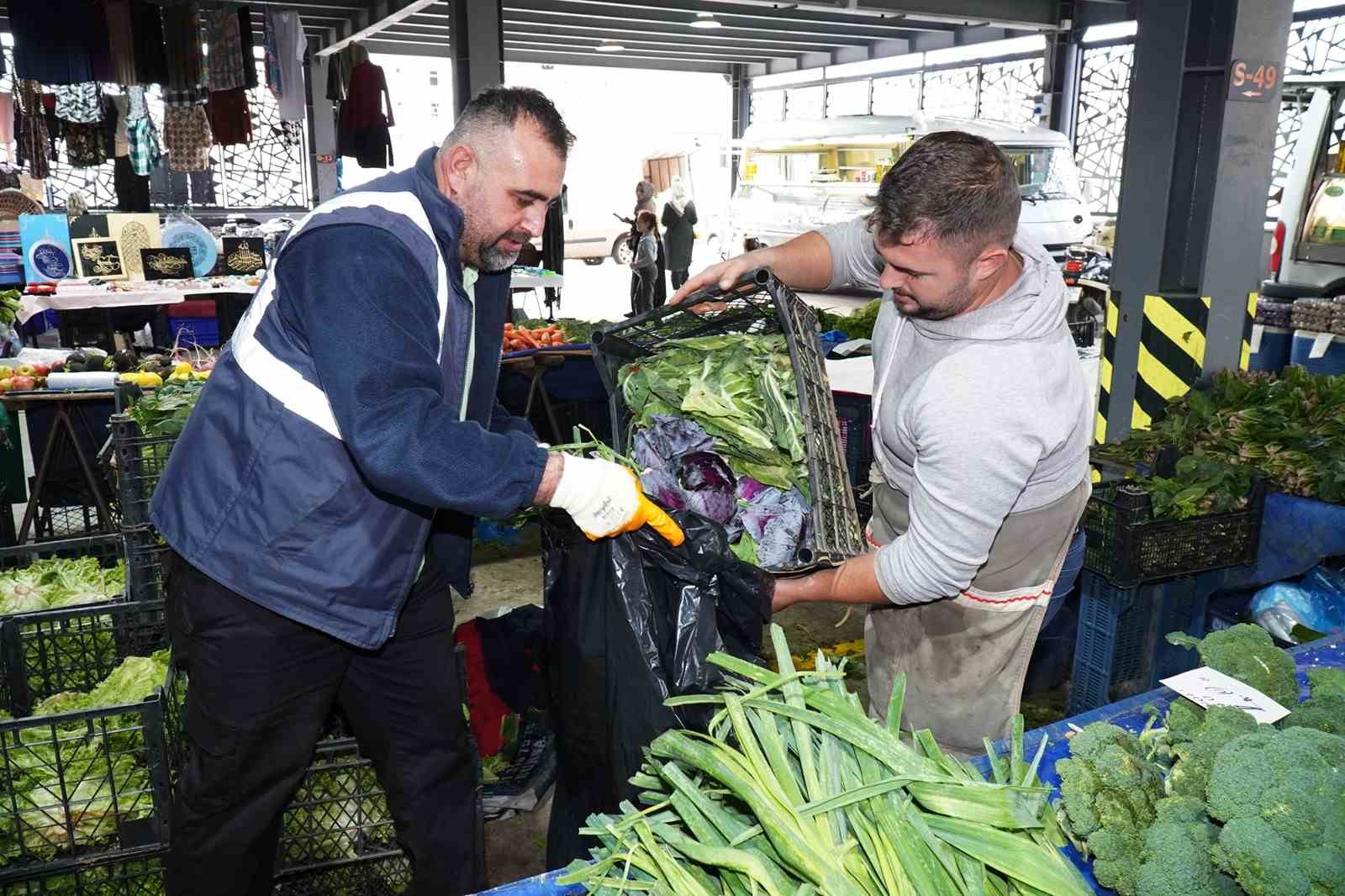 Altınova Belediyesi organik atıkları g&uuml;breye d&ouml;n&uuml;şt&uuml;r&uuml;yor
