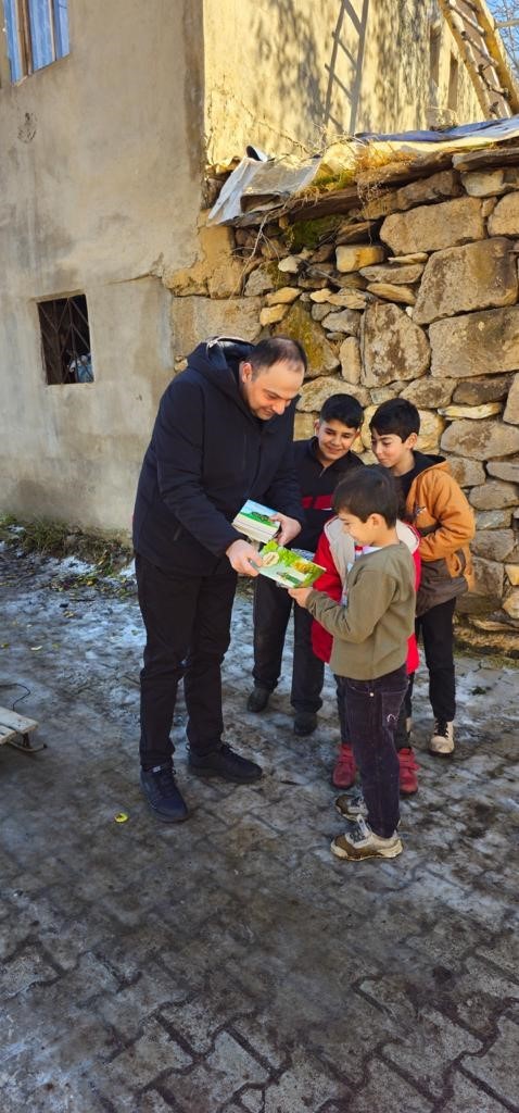Kaymakam Demir, k&ouml;ylerdeki &ccedil;alışmaları inceledi
