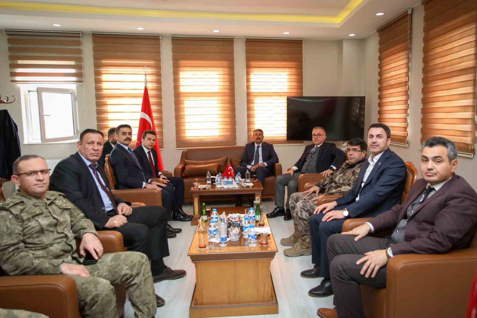 Vali Ali Çelik’ten Derecik ilçesine ziyaret