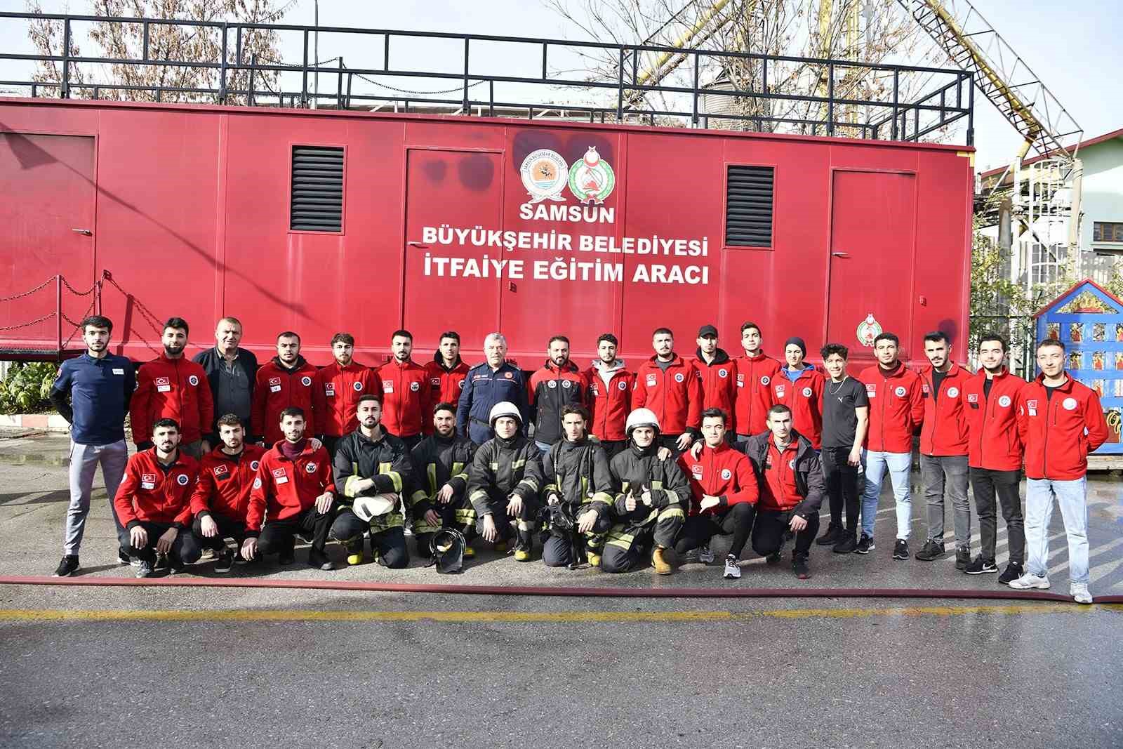 Üniversite öğrencilerine temel itfaiye eri eğitimi