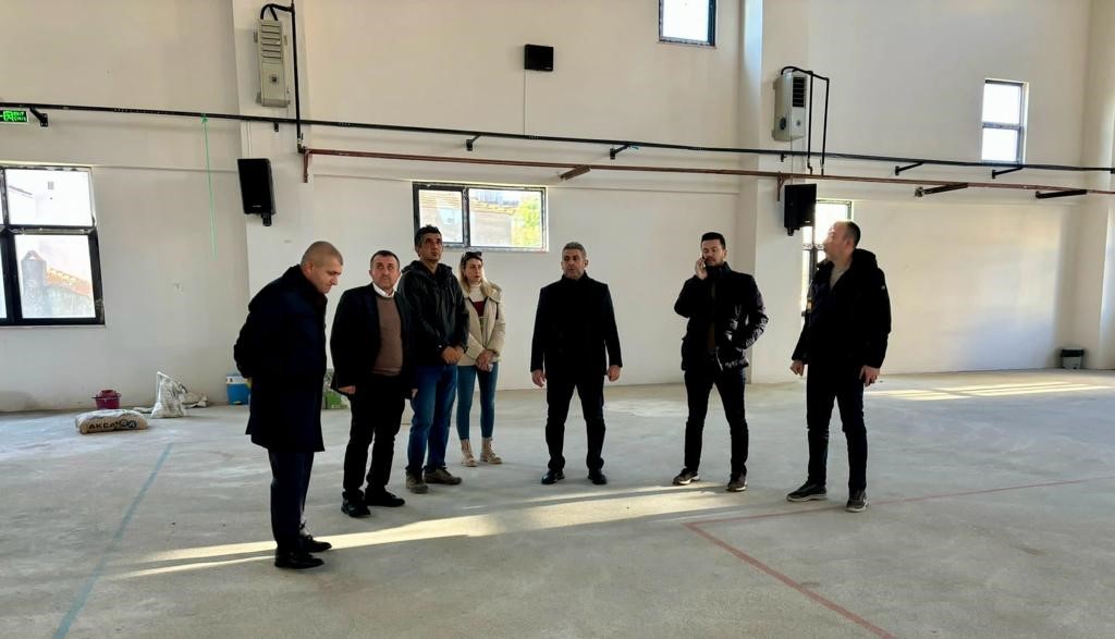 Çardak Ortaokulu Kapalı Spor Salonu’nda çalışmalar sona geldi