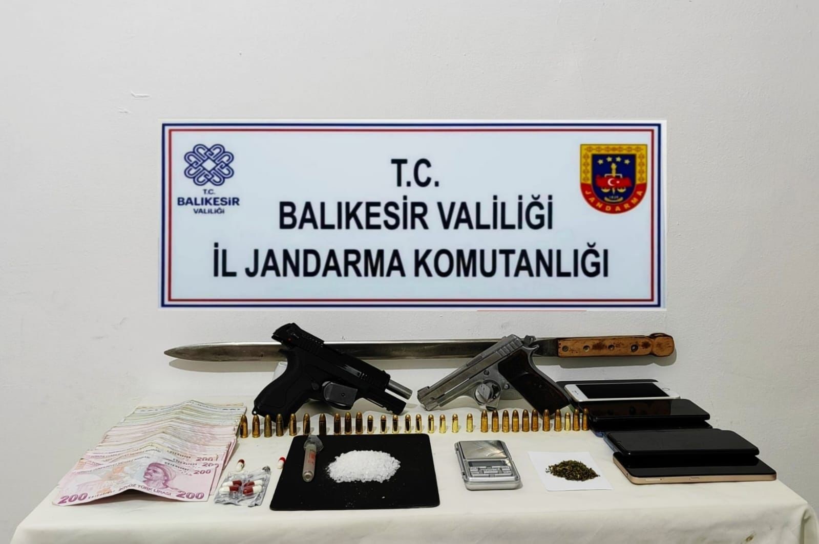 Balıkesir’de 4 şahsa uyuşturucu operasyonu